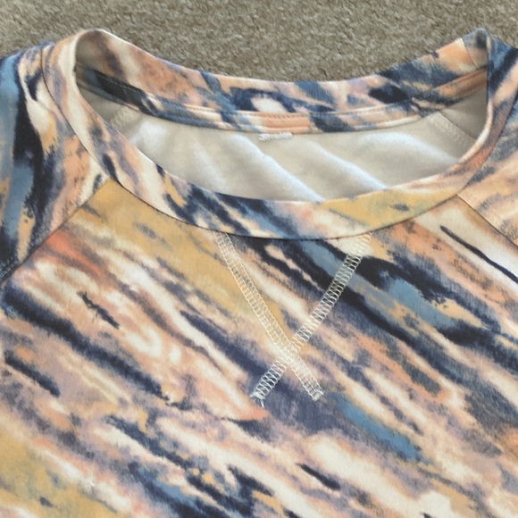 TEE Tahari Ombre Watercolor Stripe Cropped Short Sleeve Tee Shirt Womens Small - Picture 2 of 5
